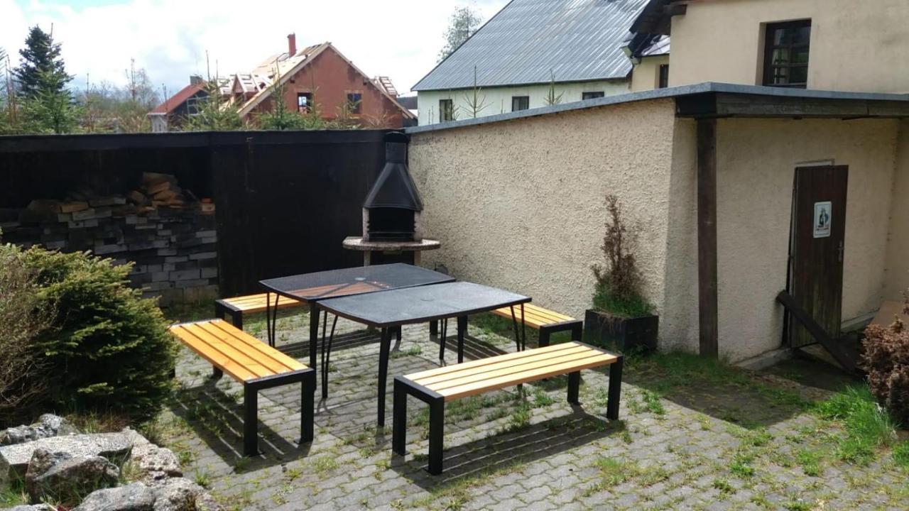 Chalupa Hrazdenka V Krusnych Horach Горні-Блатна Екстер'єр фото