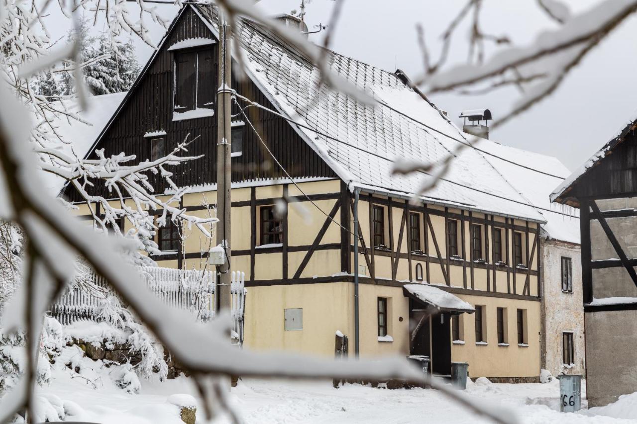 Chalupa Hrazdenka V Krusnych Horach Горні-Блатна Екстер'єр фото