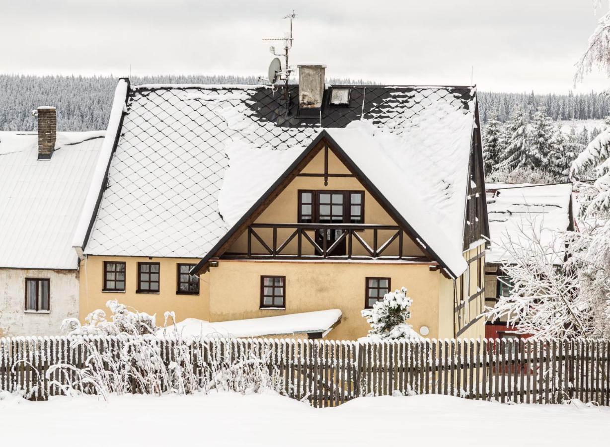 Chalupa Hrazdenka V Krusnych Horach Горні-Блатна Екстер'єр фото